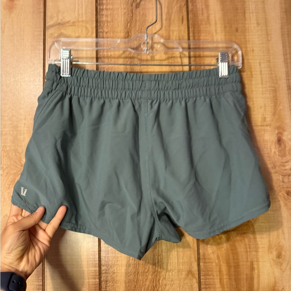 Vuori Clementine 2.0 Short 4" $58 Retail - Picture 8 of 10